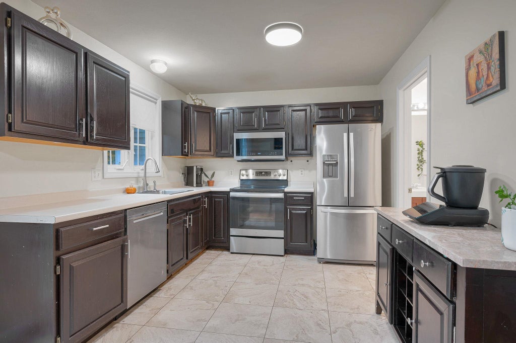 Photo of 25 Belleview Drive, Amherst, NH 03031 (MLS # 5114300)