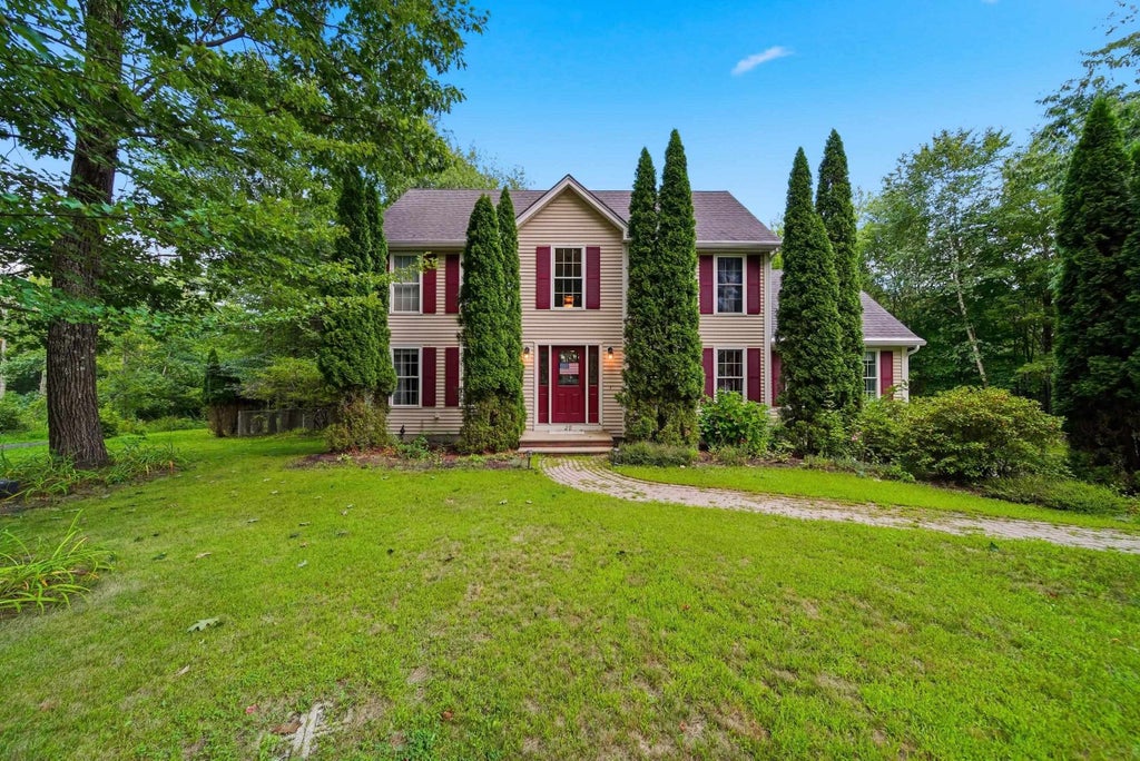 Photo of 28 Chelsea Court, Henniker, NH 03242 (MLS # 5105264)