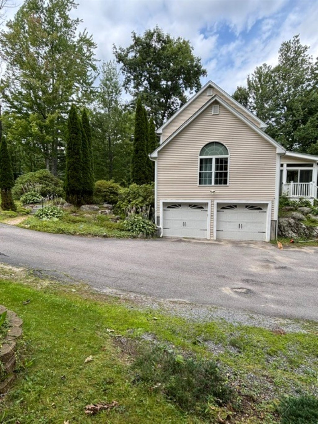 Photo of 28 Chelsea Court, Henniker, NH 03242 (MLS # 5105264)