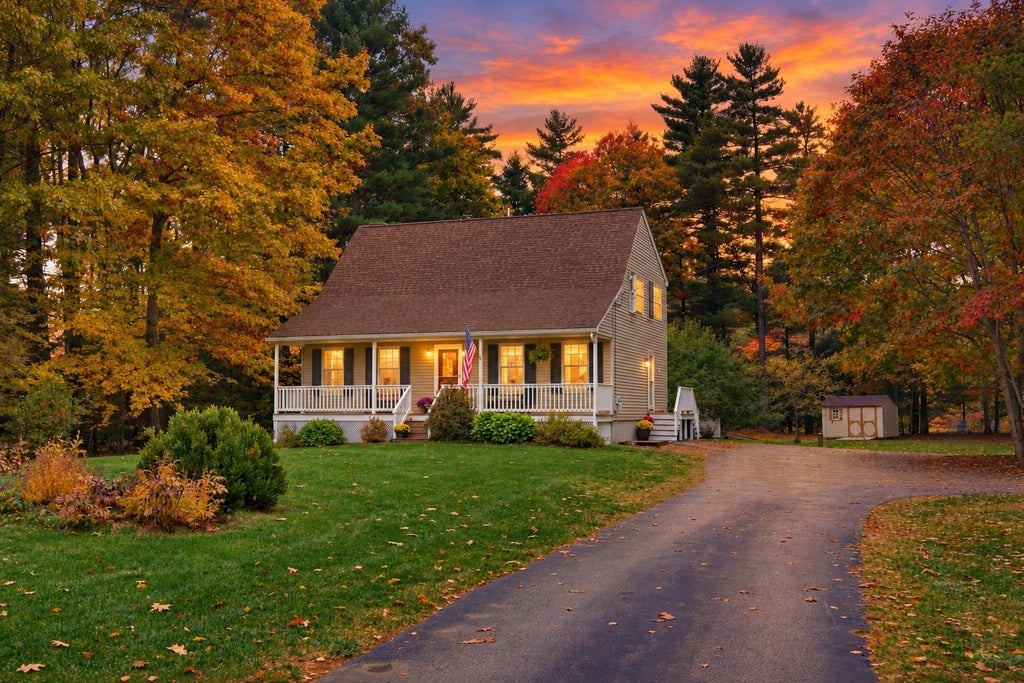 Photo of 20 Kooaukee Court, Strafford, NH 03884 (MLS # 5114501)