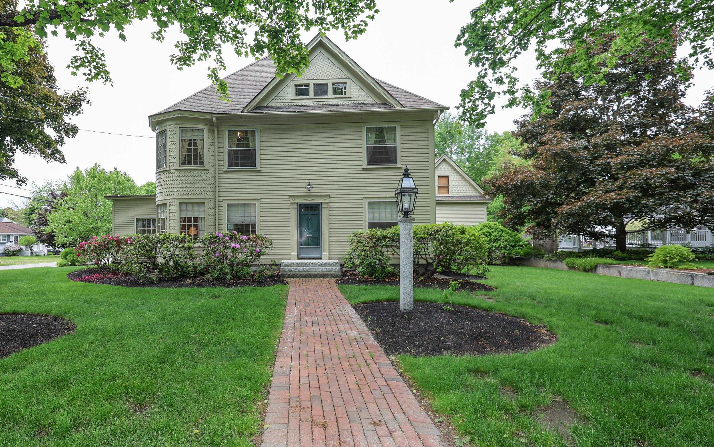 27 Eastman Street