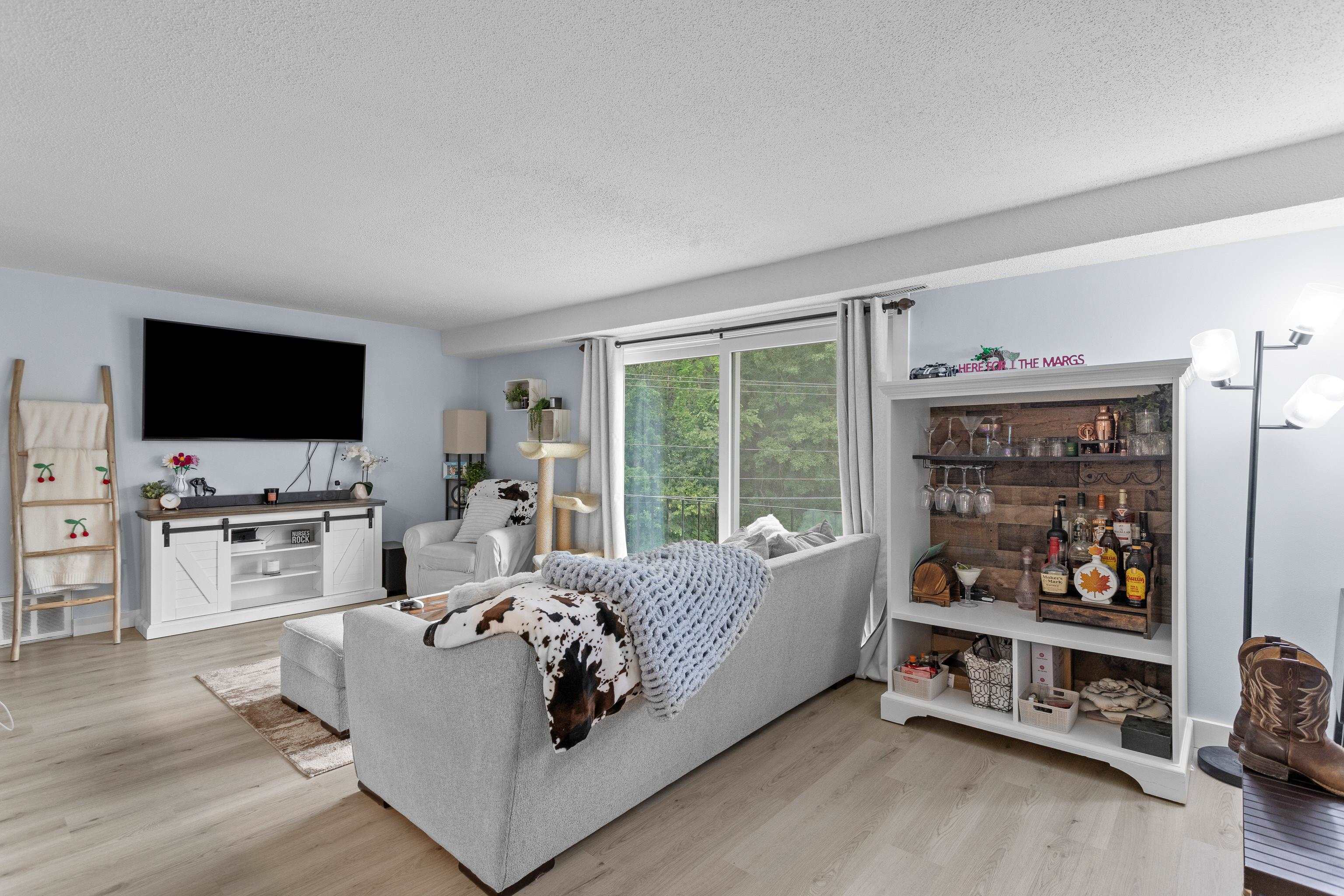 3 Brookside Drive 10