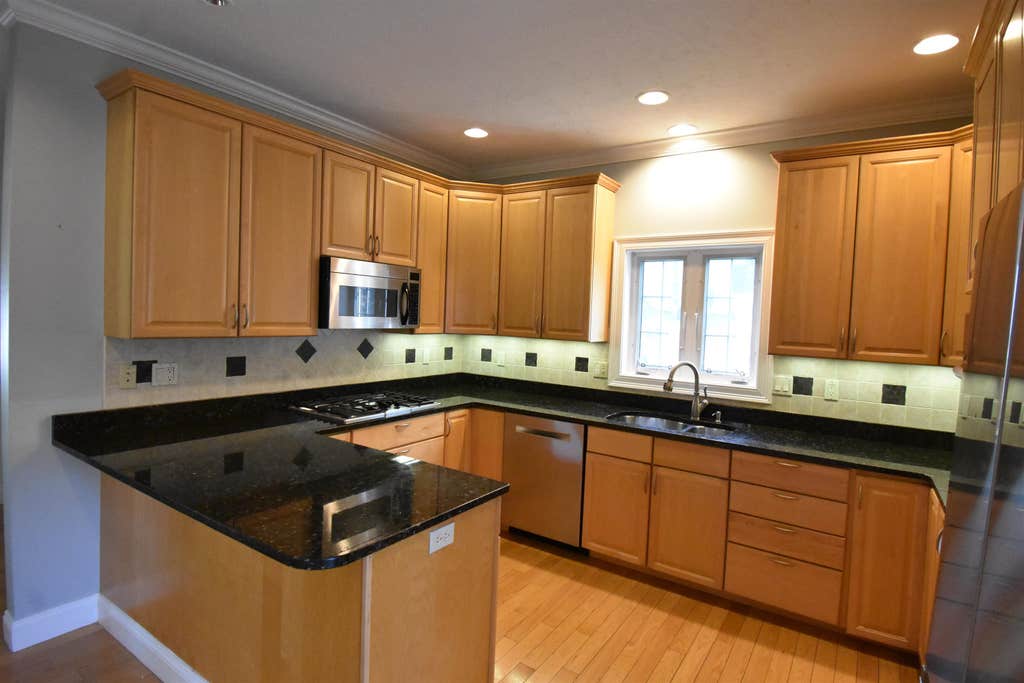Photo of 2246 Elm Street, Manchester, NH 03104 (MLS # 5095445)
