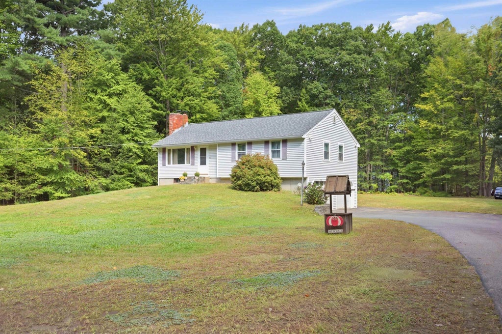 Photo of 62 Royal Range Road, Sandown, NH 03873 (MLS # 5110497)
