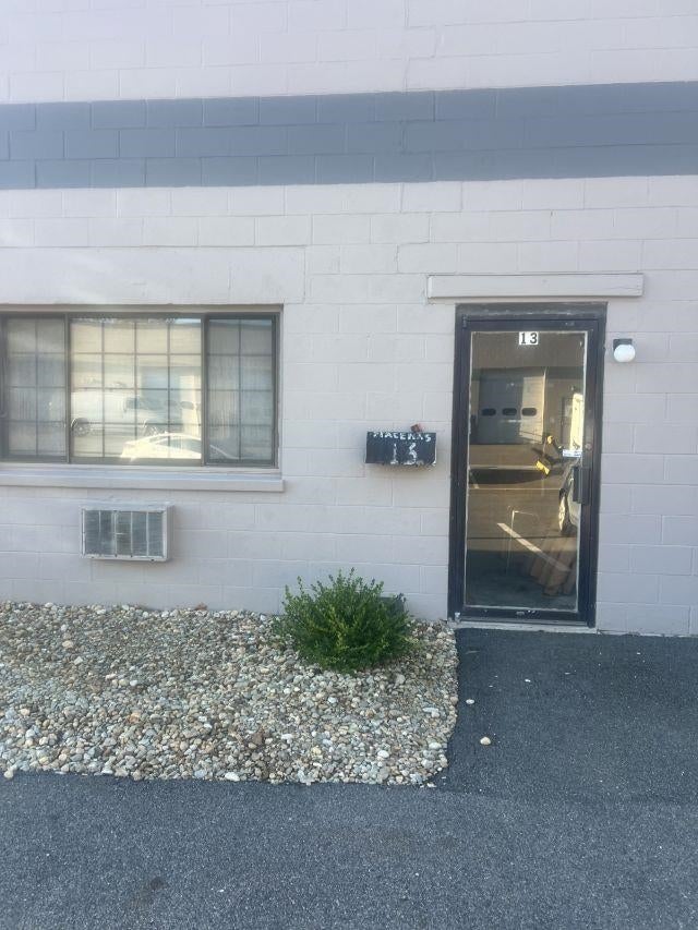Photo of 726 E Industrial Drive #unit 13, Manchester, NH 03109 (MLS # 5112466)