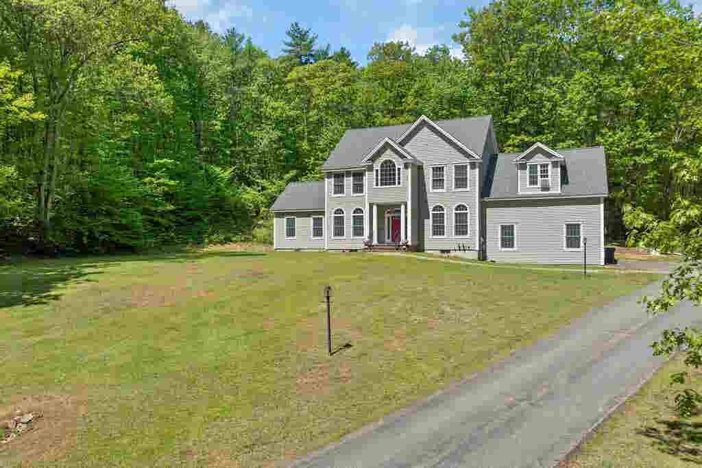 Photo of 8 STONE FARM Road, Barrington, NH 03825 (MLS # 5090993)