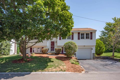 Photo of 3 Copperfield Drive, Nashua, NH 03062 (MLS # 5102244)
