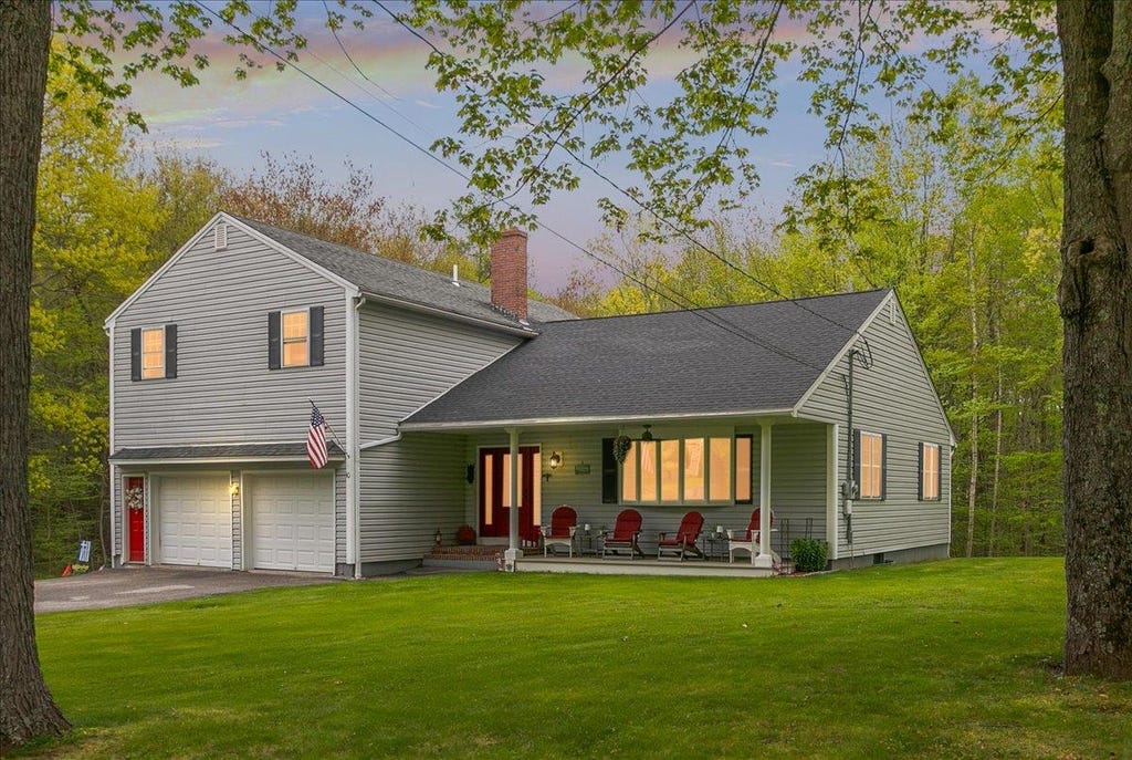 Photo of 10 Balsam Way, Plaistow, NH 03865 (MLS # 5088936)