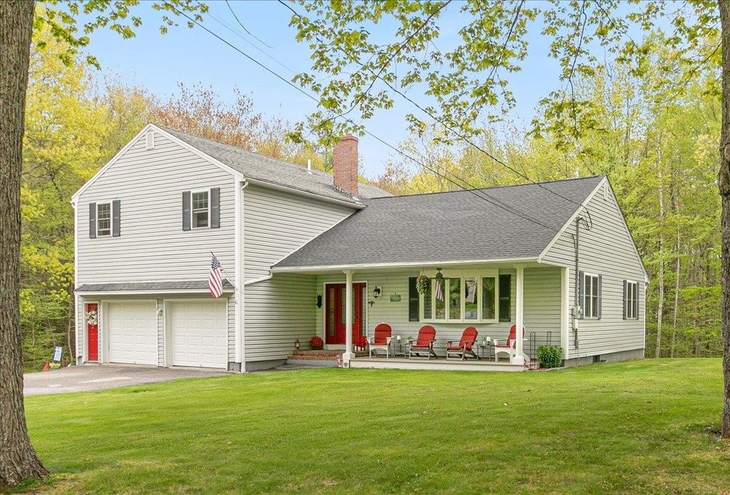 Photo of 10 Balsam Way, Plaistow, NH 03865 (MLS # 5088936)