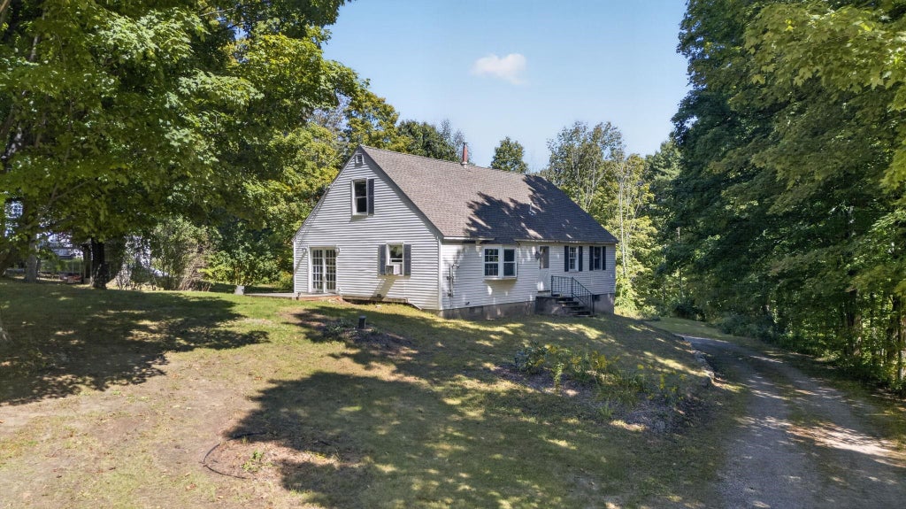 Photo of 454 E Dunbarton Road, Goffstown, NH 03045 (MLS # 5110369)