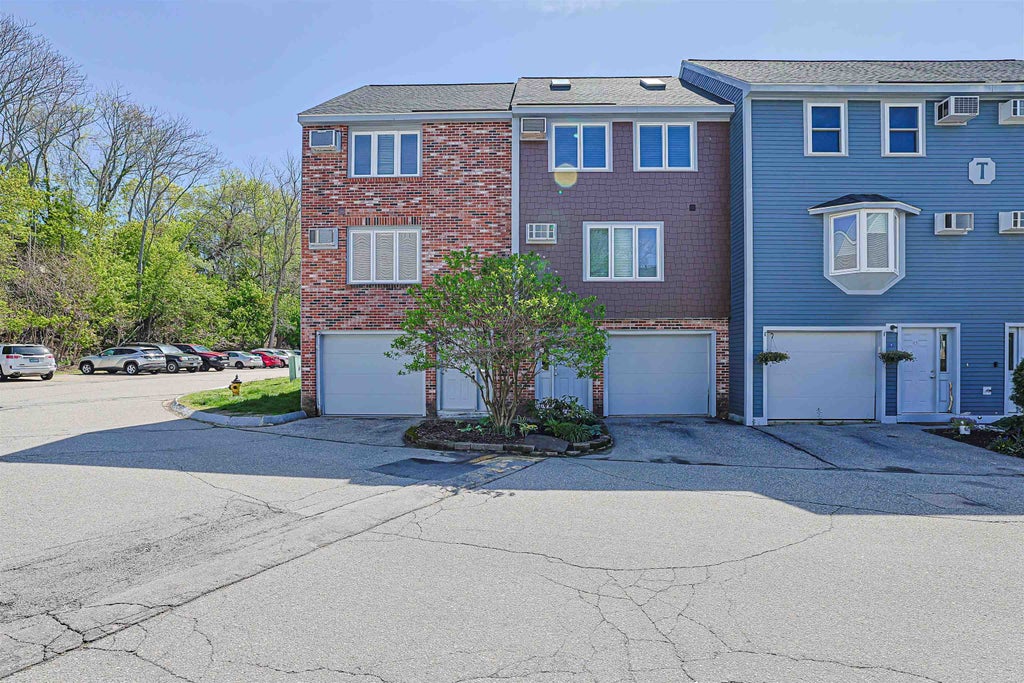 Photo of 11 Valley West Way, Manchester, NH 03102 (MLS # 5089438)