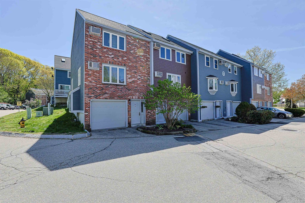 Photo of 11 Valley West Way, Manchester, NH 03102 (MLS # 5089438)