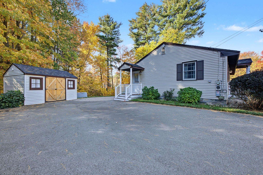 Photo of 6 Waterville Drive, Merrimack, NH 03054 (MLS # 5115223)