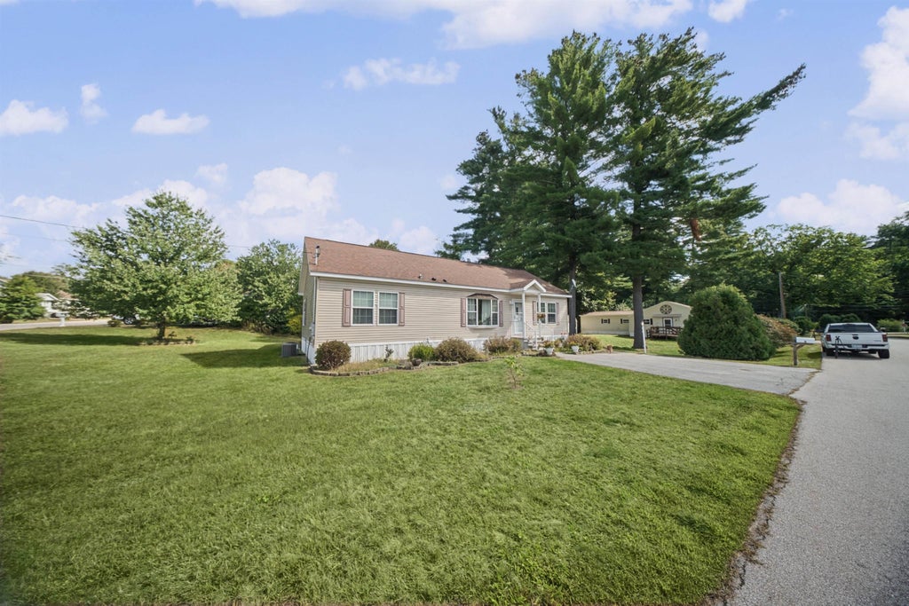 Photo of 2 Hawthorne Lane, Nashua, NH 03062 (MLS # 5111967)