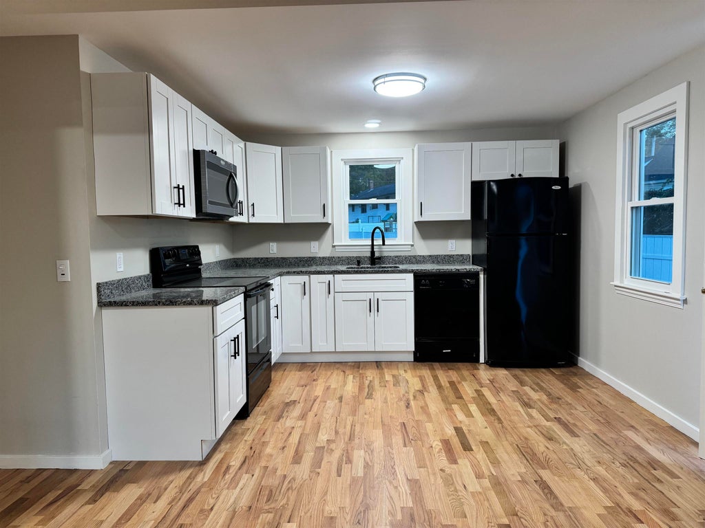 Photo of 361 Elgin Avenue, Manchester, NH 03104 (MLS # 5115414)