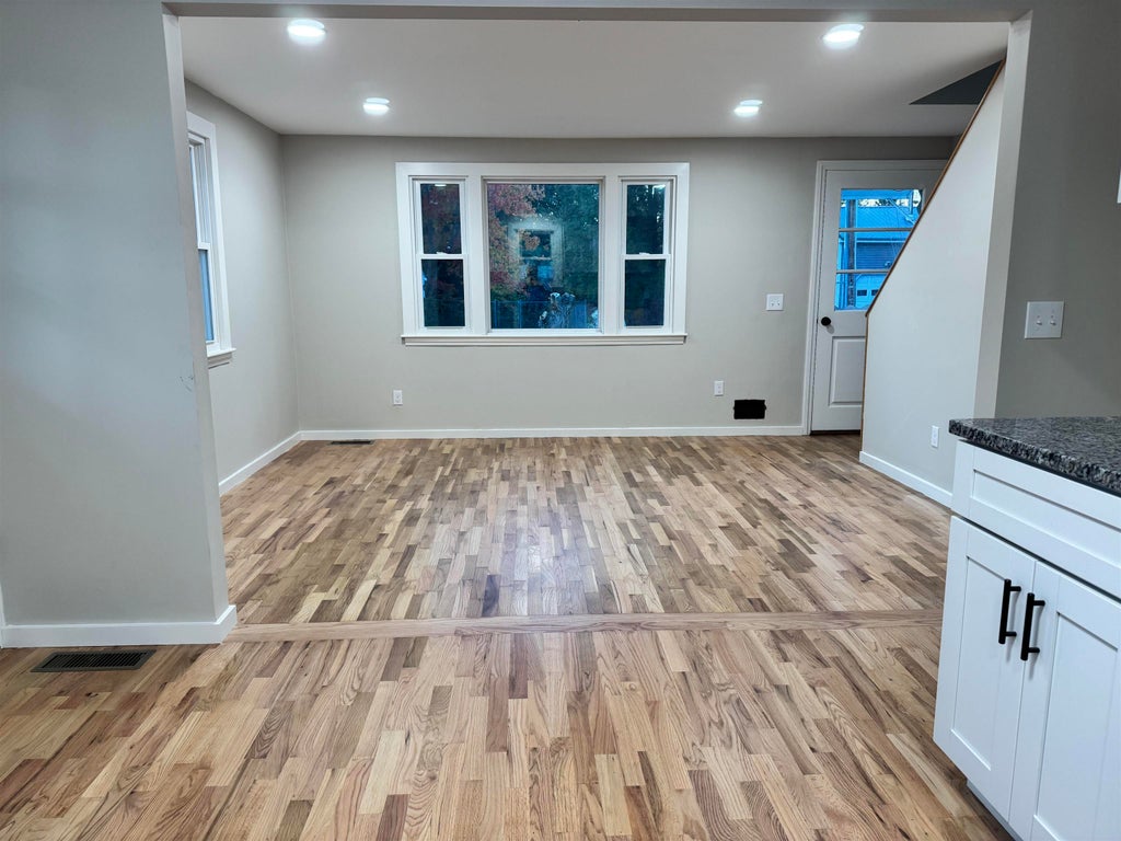 Photo of 361 Elgin Avenue, Manchester, NH 03104 (MLS # 5115414)