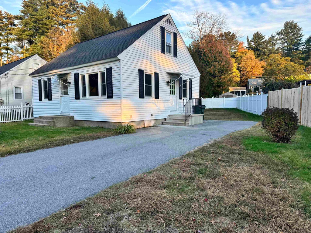Photo of 361 Elgin Avenue, Manchester, NH 03104 (MLS # 5115414)