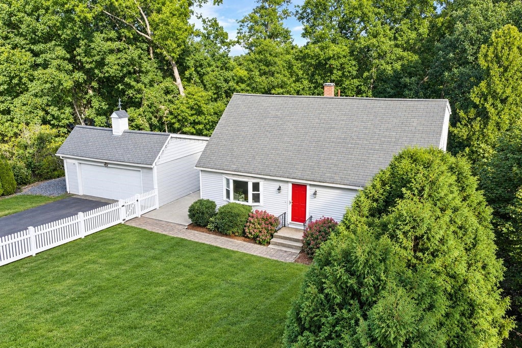 Photo of 37 Woodfield Street, Nashua, NH 03062 (MLS # 5111445)