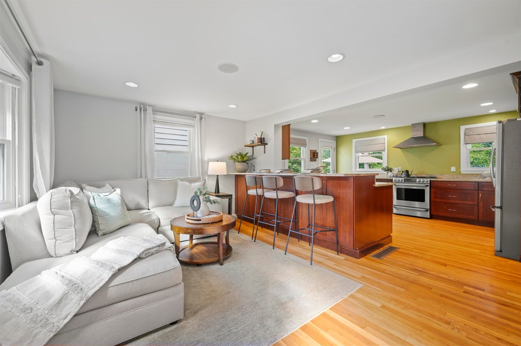 Photo of 37 Woodfield Street, Nashua, NH 03062 (MLS # 5111445)