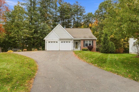 Photo of 33 Reflection Drive, Hudson, NH 03051 (MLS # 5114784)