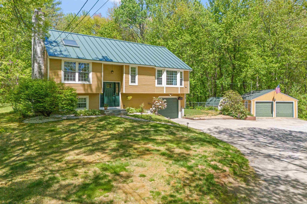Photo of 1848 Hooksett Road, Hooksett, NH 03106 (MLS # 5090863)