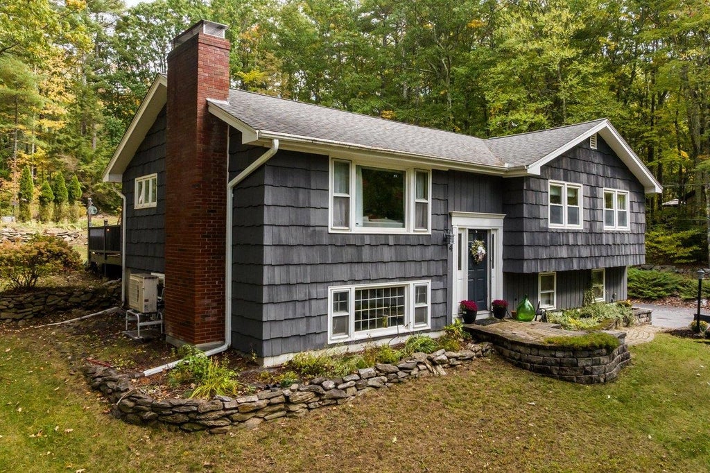 Photo of 4 Westview Drive, Rochester, NH 03867 (MLS # 5112946)