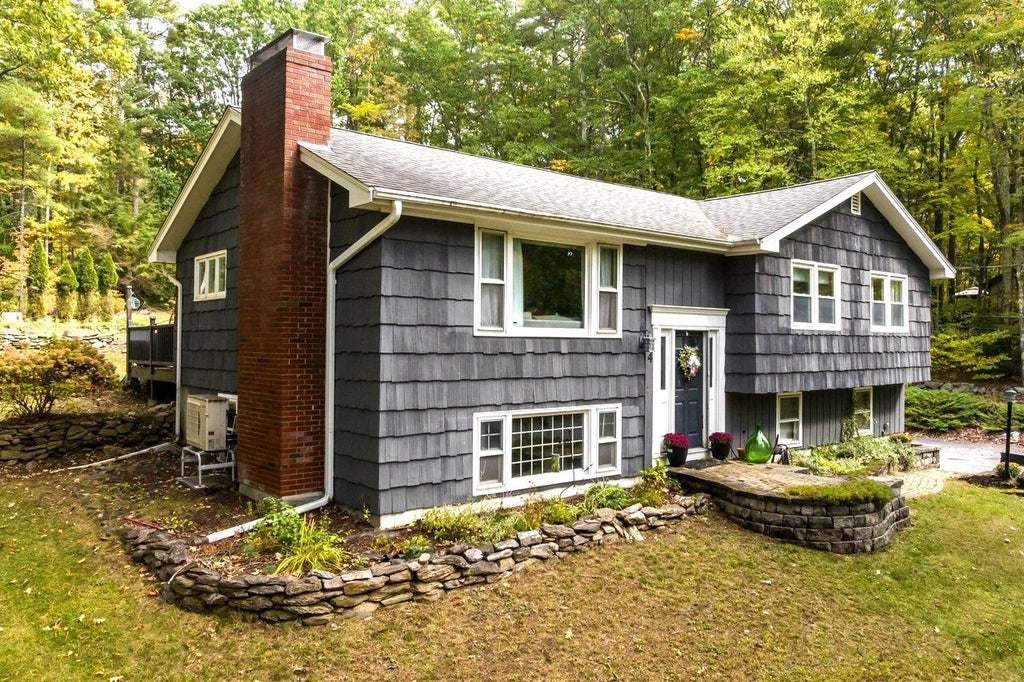 Photo of 4 Westview Drive, Rochester, NH 03867 (MLS # 5112946)
