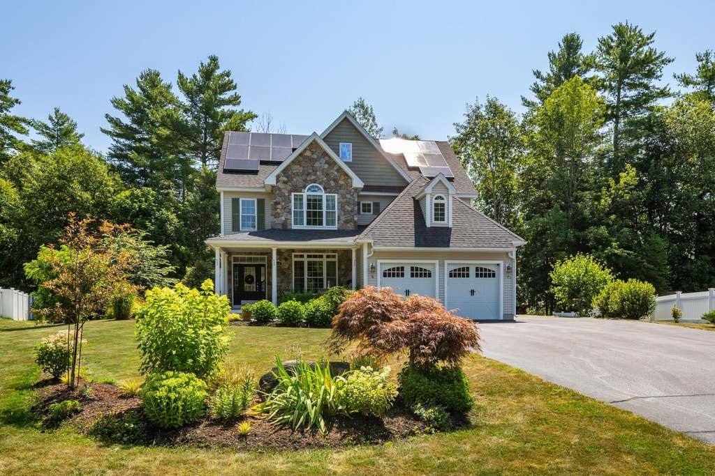 Photo of 144 Boxwood Lane, Dover, NH 03820 (MLS # 5102428)