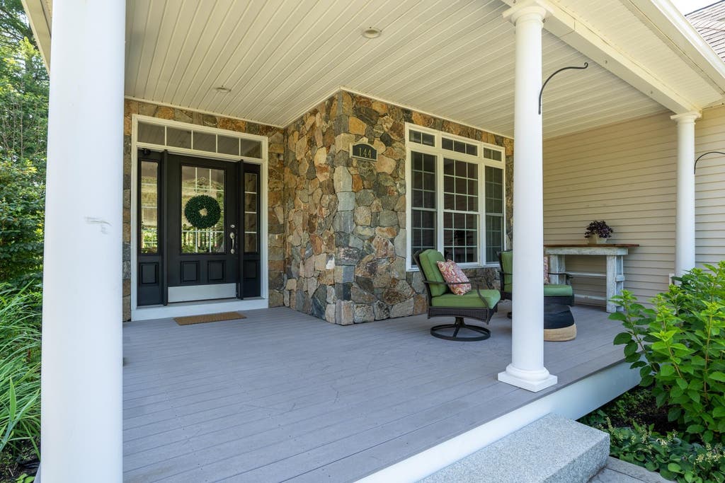 Photo of 144 Boxwood Lane, Dover, NH 03820 (MLS # 5102428)
