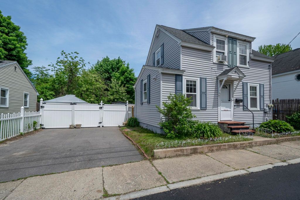 Photo of 134 Ash Street, Nashua, NH 03060 (MLS # 5091058)