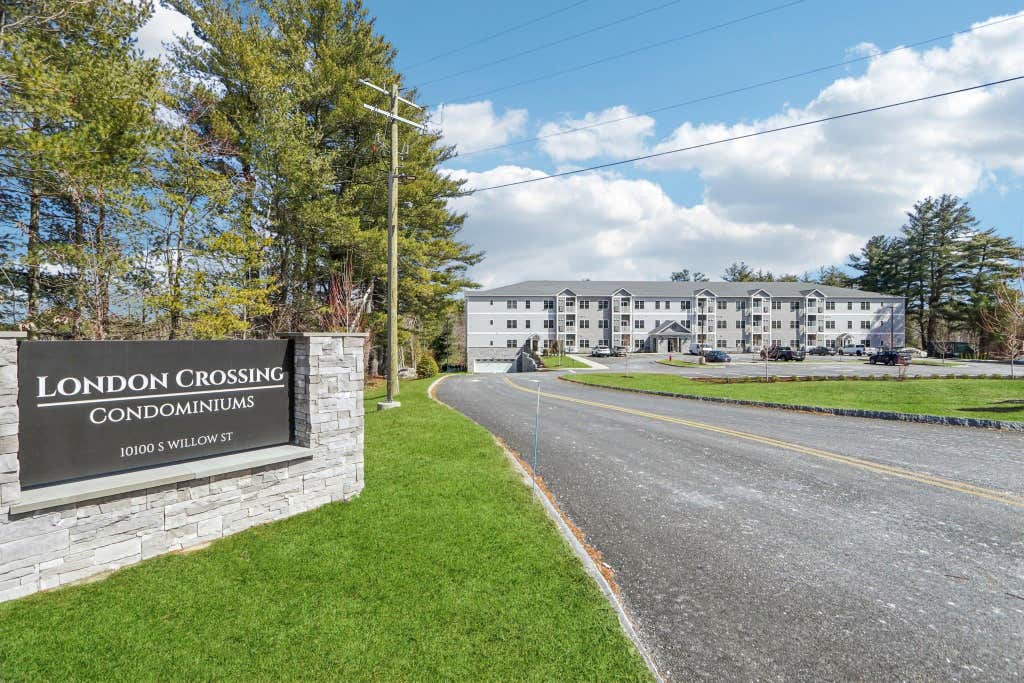 Photo of 10100 S Willow Street #103, Manchester, NH 03103 (MLS # 5099030)