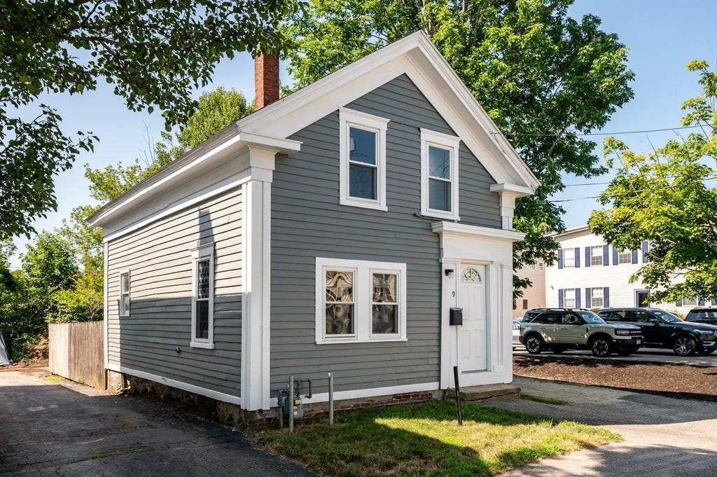 Photo of 9 New York Street, Dover, NH 03820 (MLS # 5102449)