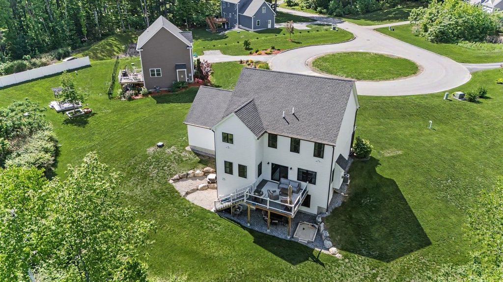 Photo of 7 Valerie Lane, Derry, NH 03038 (MLS # 5091392)