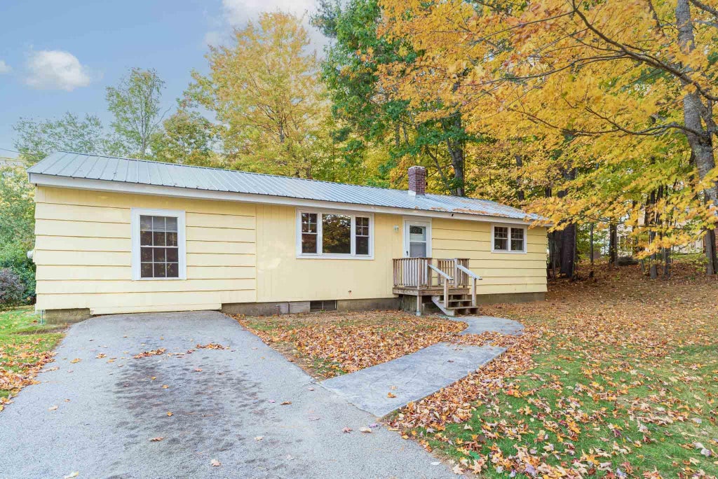 Photo of 7 Sunnyfield Drive, Jaffrey, NH 03452 (MLS # 5112535)