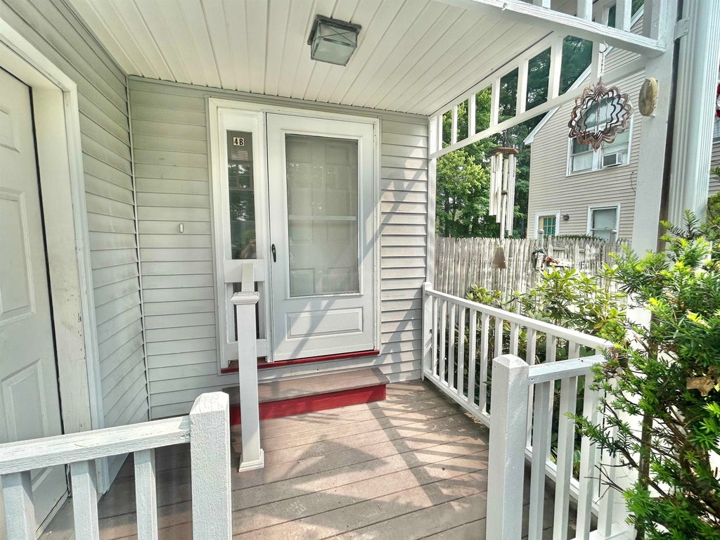 Photo of 4 Pine Grove Avenue, Nashua, NH 03060 (MLS # 5100608)