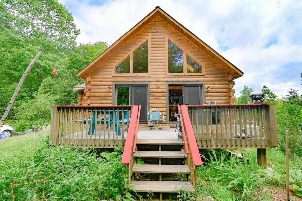 Photo of 66 Ledge Farm Road, Nottingham, NH 03290 (MLS # 5097770)