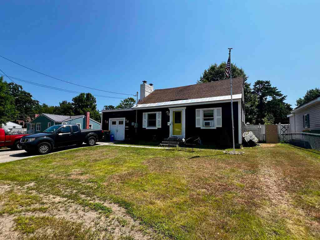 Photo of 5 Russell Street, Rochester, NH 03867 (MLS # 5101953)