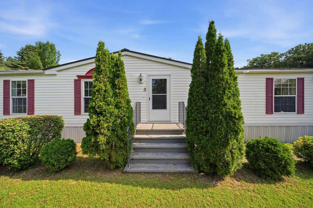 Photo of 3 Adams Street, Epsom, NH 03234 (MLS # 5102170)