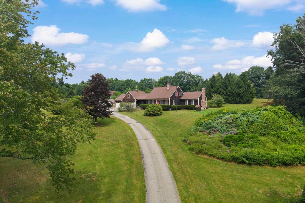 Photo of 303 Stage Road, Nottingham, NH 03290 (MLS # 5107437)