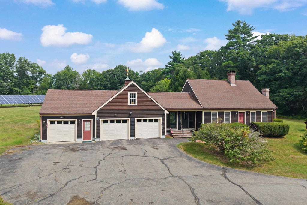 Photo of 303 Stage Road, Nottingham, NH 03290 (MLS # 5107437)