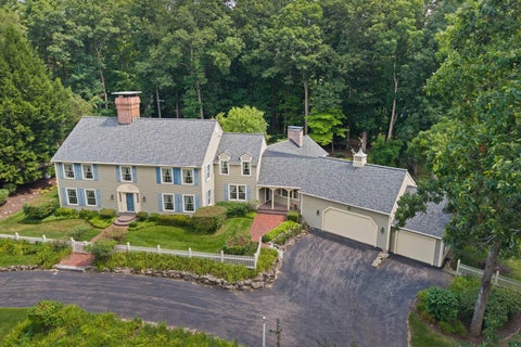 Photo of 43 Pheasant Run, Bedford, NH 03110 (MLS # 5105170)