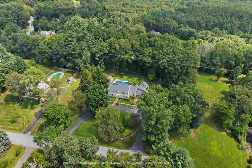Photo of 43 Pheasant Run, Bedford, NH 03110 (MLS # 5105170)