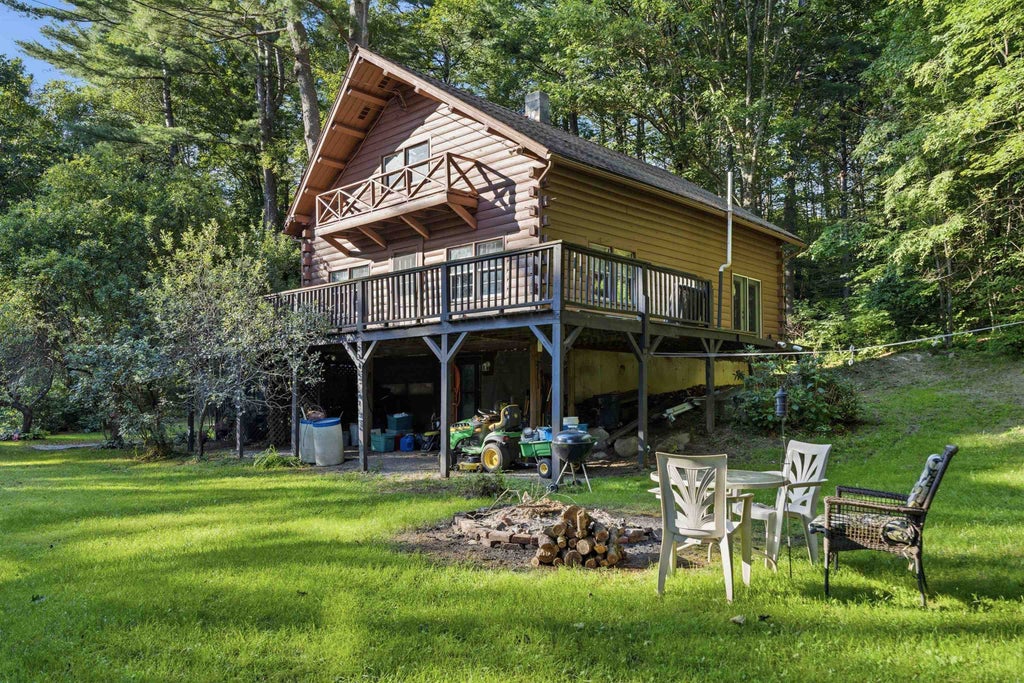 Photo of 20 Oliverian Heights Road, Haverhill, NH 03780 (MLS # 5104091)