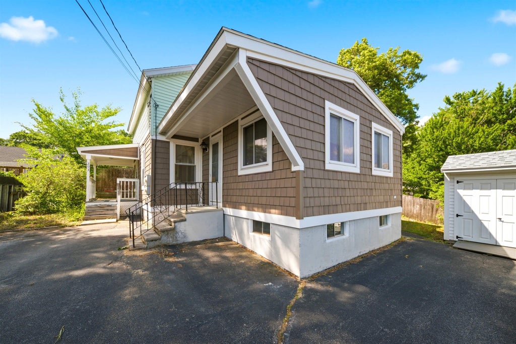 Photo of 293 Boynton Street, Manchester, NH 03102 (MLS # 5096171)