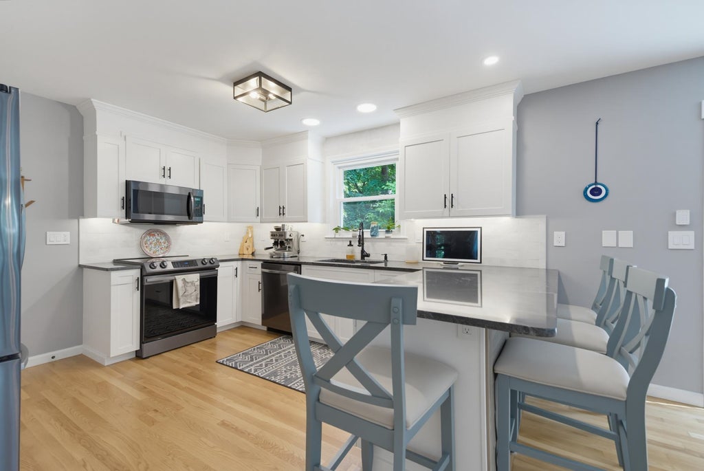 Photo of 41 Samuel Hanson Avenue, Dover, NH 03820 (MLS # 5102395)