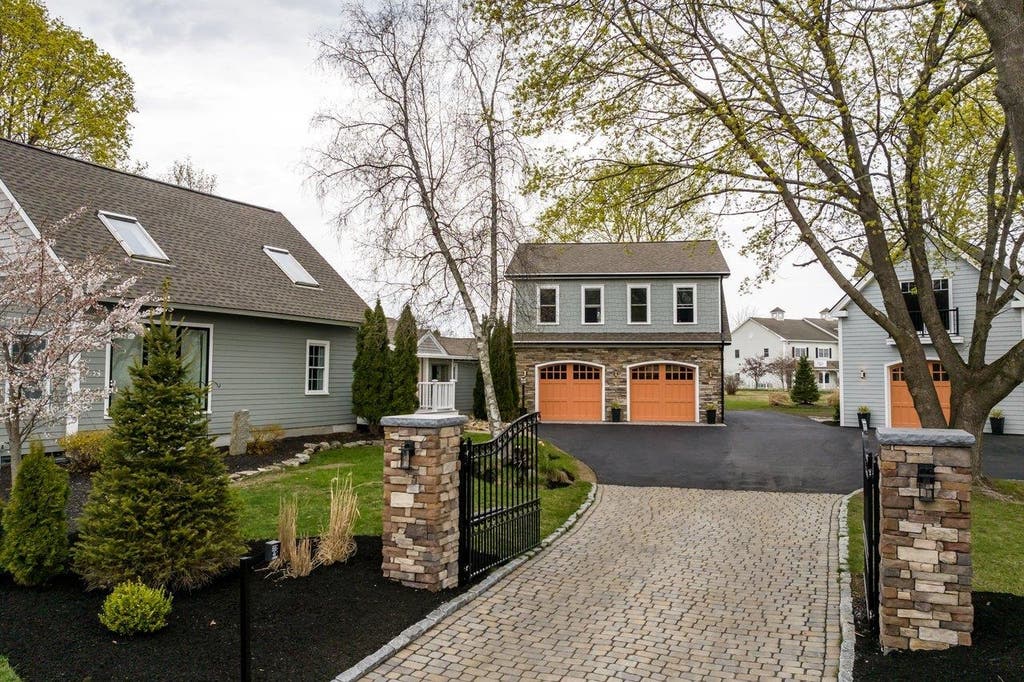 Photo of 11 Post Road, North Hampton, NH 03862 (MLS # 5101852)