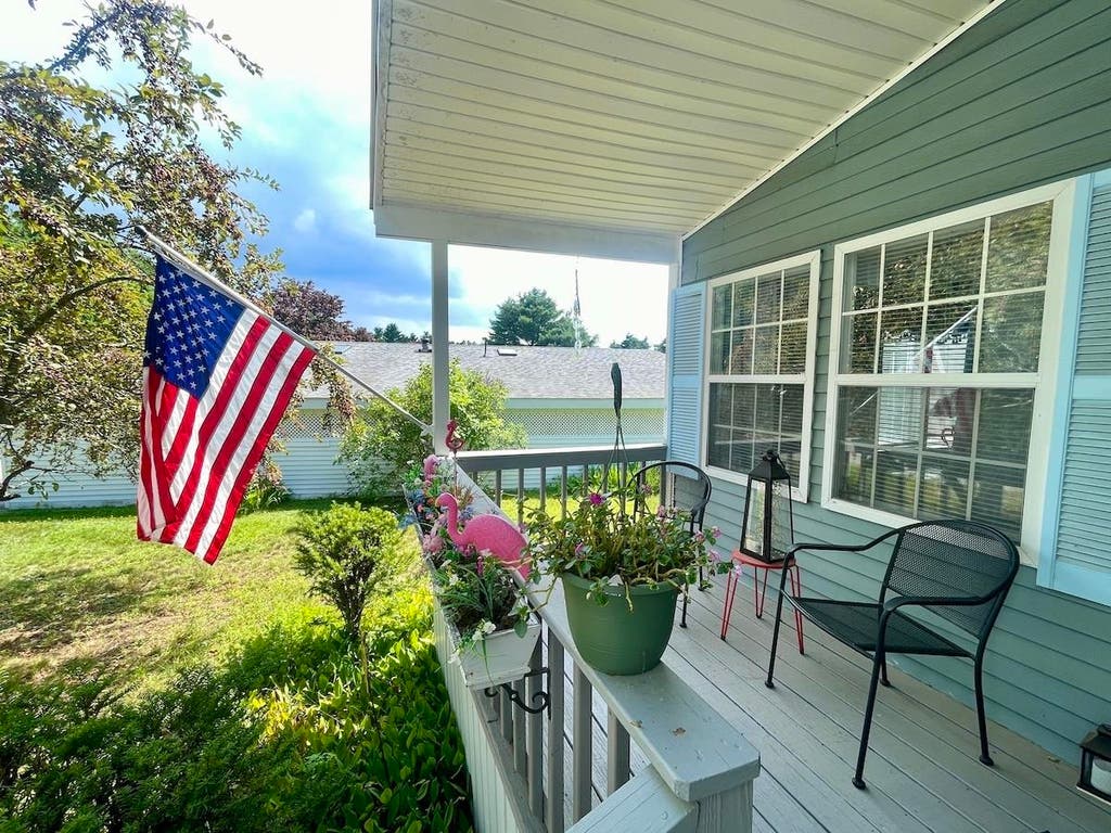 Photo of 207 Donald Drive, Goffstown, NH 03045 (MLS # 5106200)