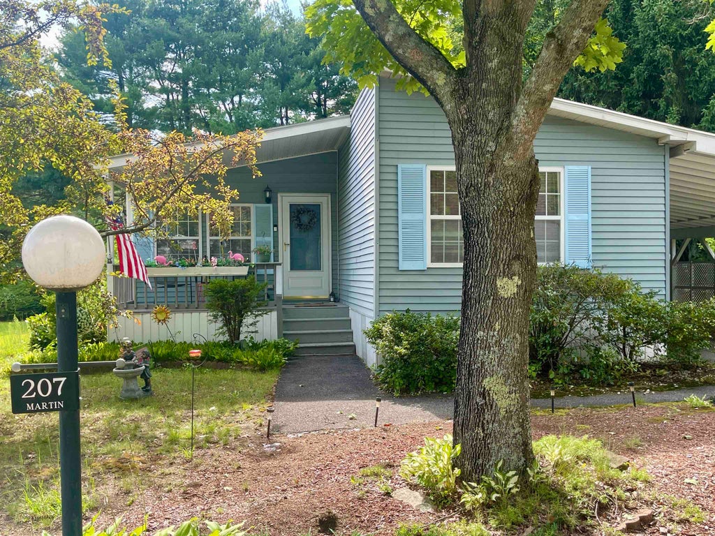 Photo of 207 Donald Drive, Goffstown, NH 03045 (MLS # 5106200)