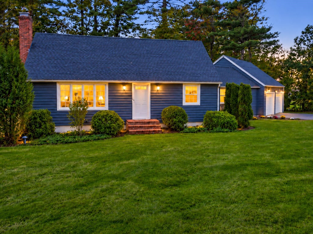 Photo of 16 Sleepy Hollow Road, Atkinson, NH 03811 (MLS # 5114099)