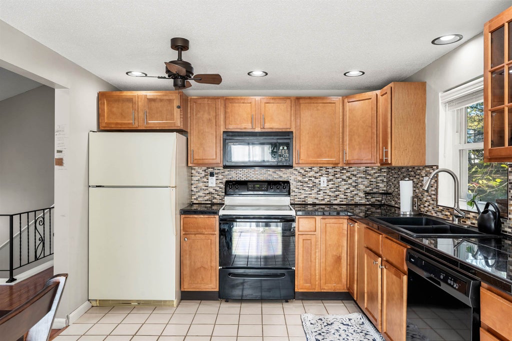 Photo of 81 Derryfield Road #R, Derry, NH 03038 (MLS # 5116378)